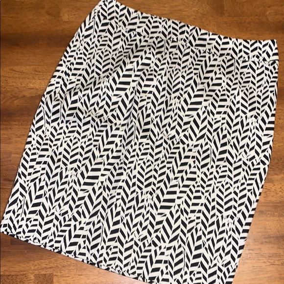 LOFT Dresses & Skirts - NWT Loft Ann Taylor Black & Cream Pencil Skirt
